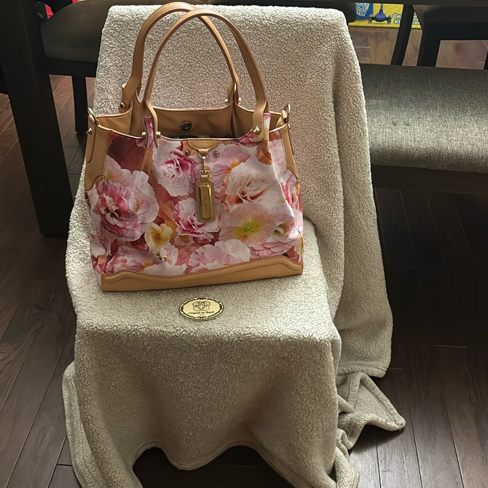 Original by Sharif(1827)stunning Handbag-Elegance at its finest$60 Floral